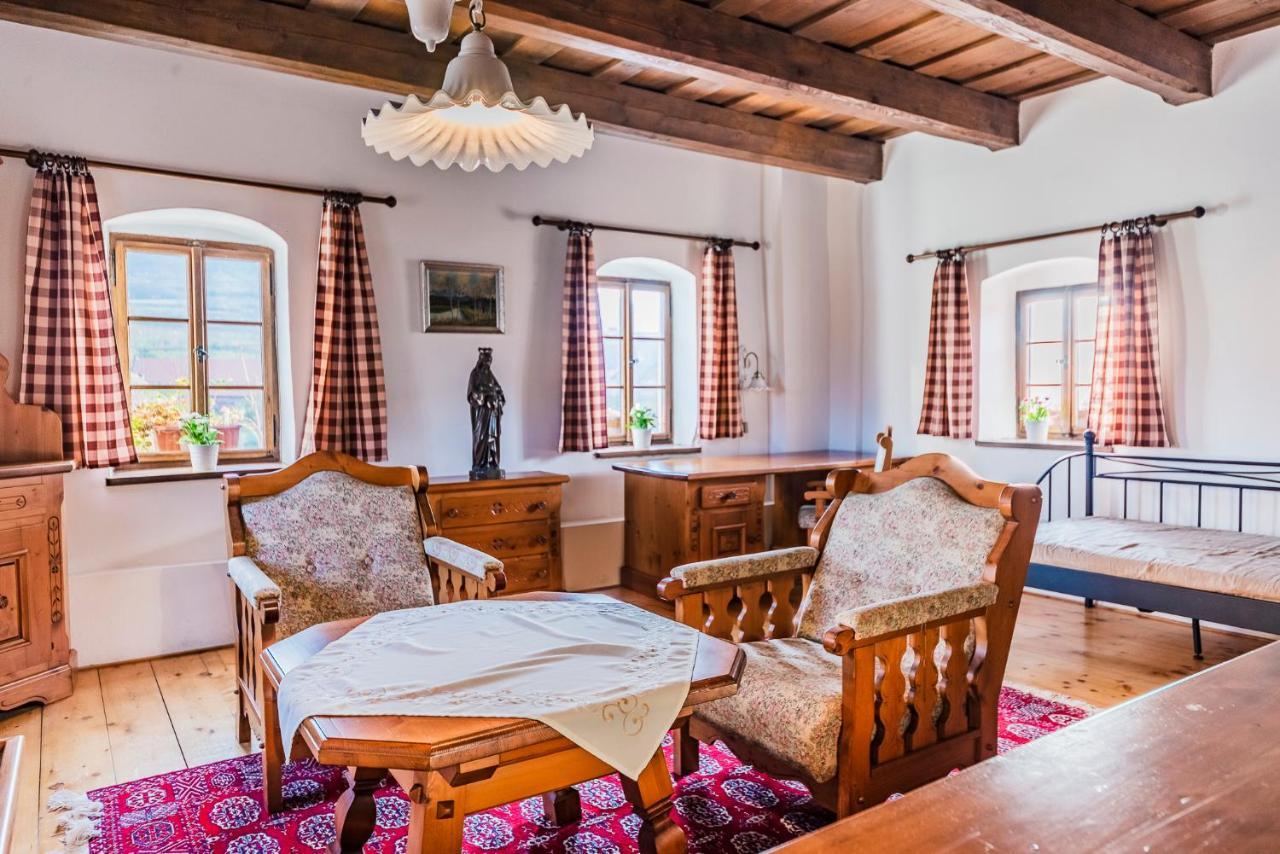 Hotel Habánský dům Dolni Vestonice Esterno foto