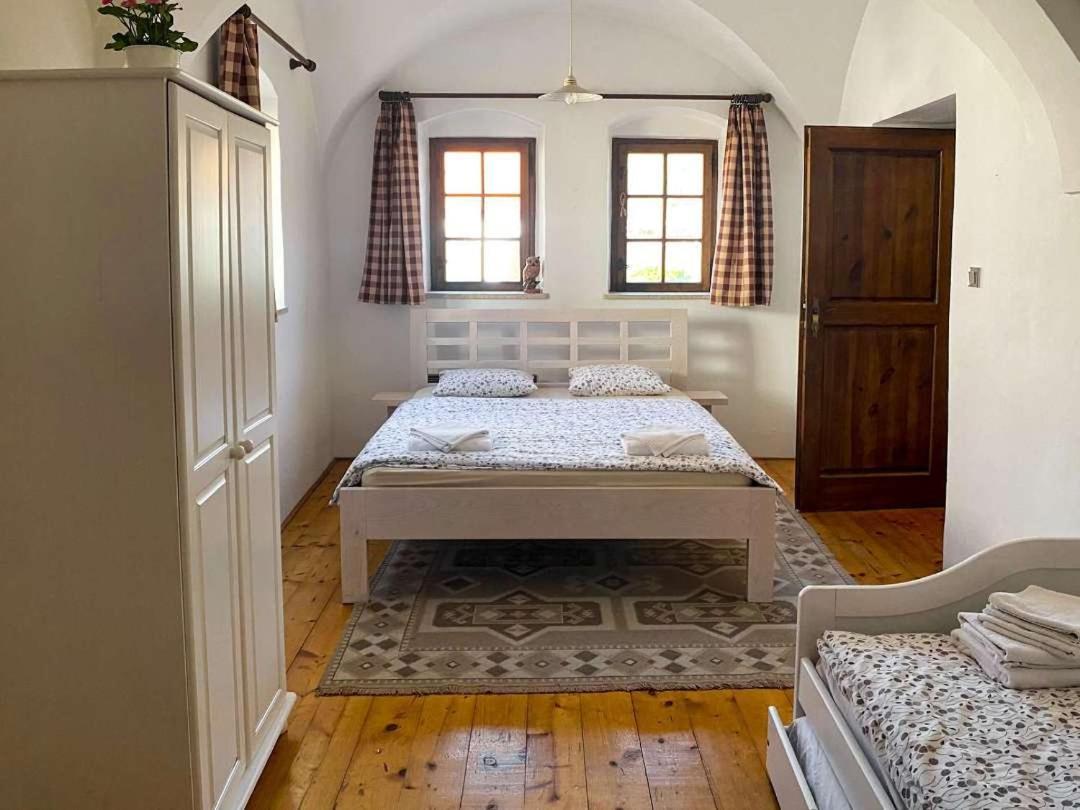 Hotel Habánský dům Dolni Vestonice Esterno foto