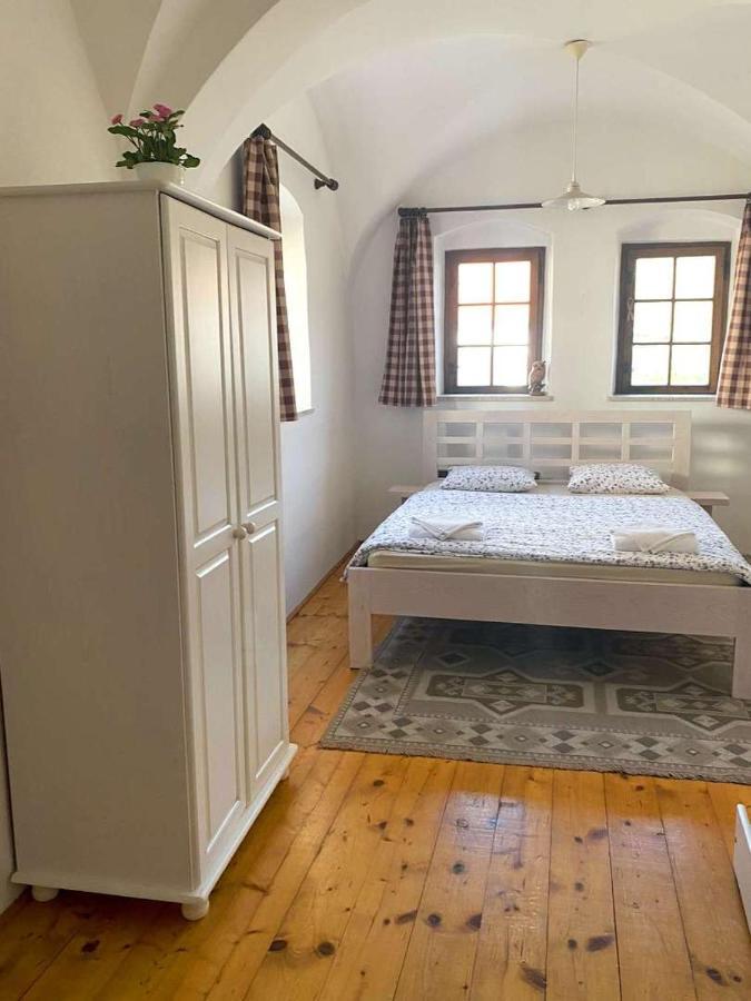 Hotel Habánský dům Dolni Vestonice Esterno foto