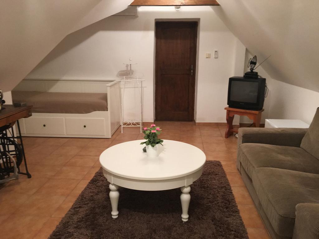 Hotel Habánský dům Dolni Vestonice Esterno foto