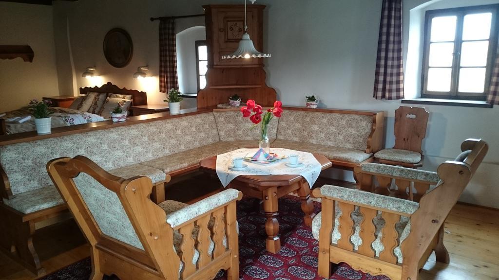Hotel Habánský dům Dolni Vestonice Esterno foto