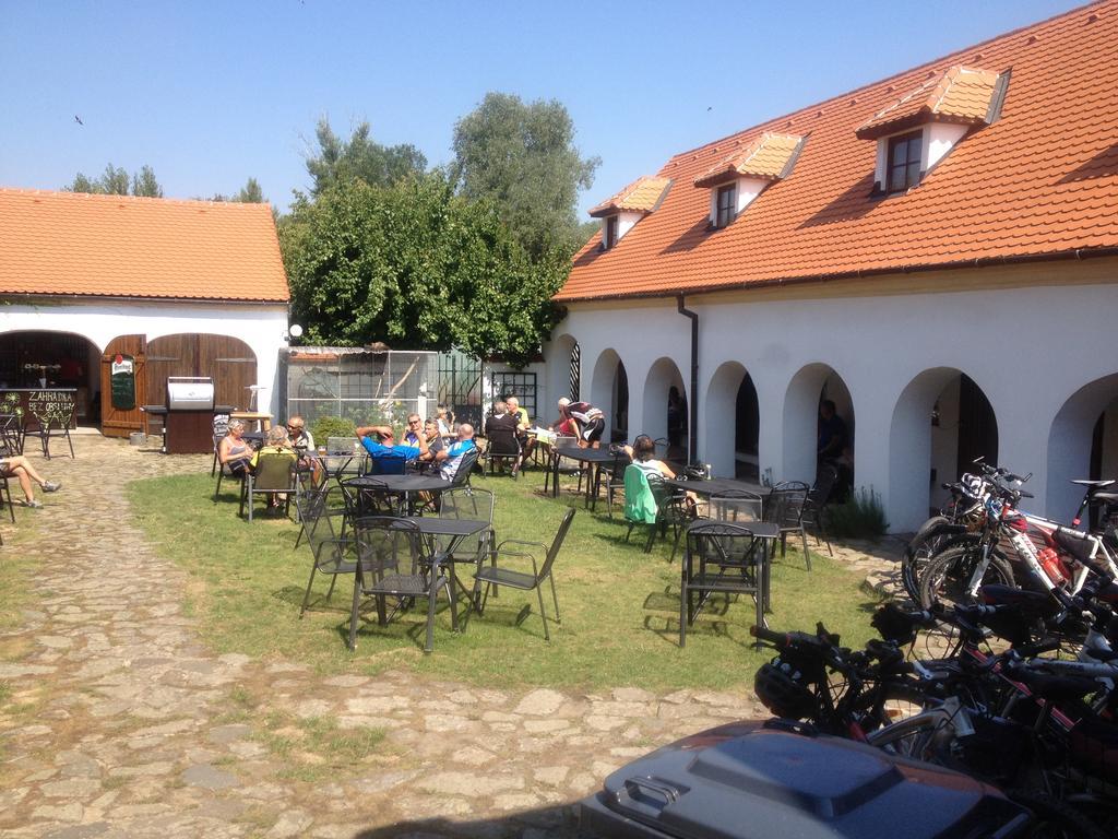 Hotel Habánský dům Dolni Vestonice Esterno foto