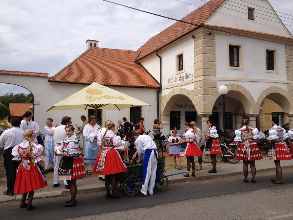 Hotel Habánský dům Dolni Vestonice Esterno foto