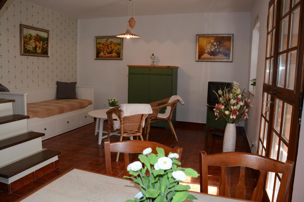 Hotel Habánský dům Dolni Vestonice Esterno foto