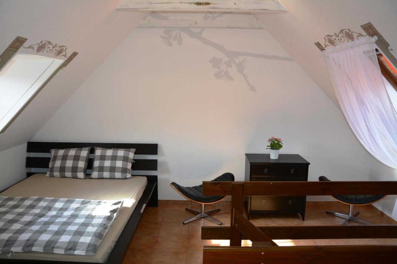 Hotel Habánský dům Dolni Vestonice Esterno foto