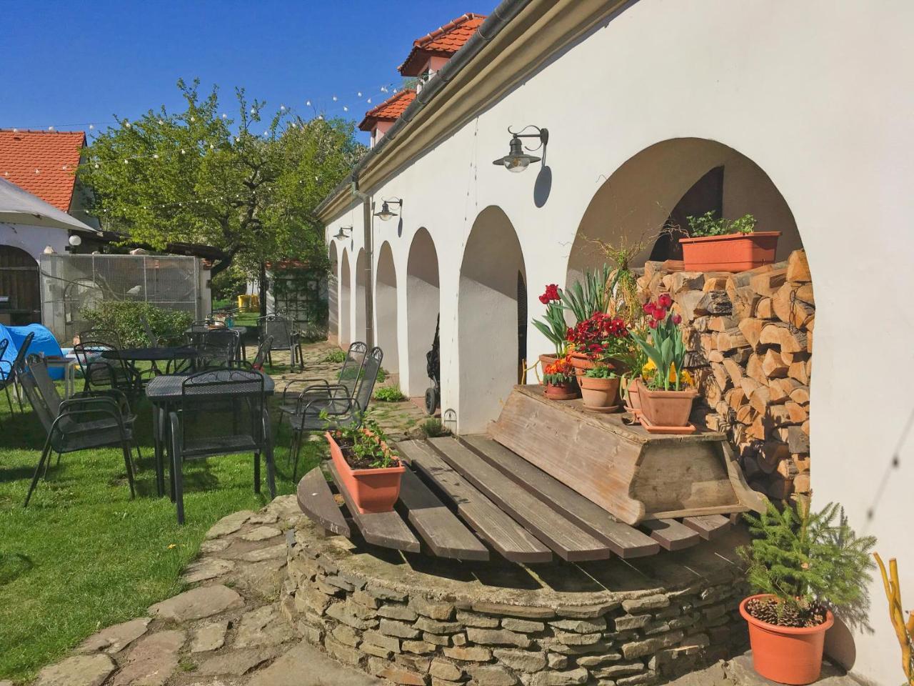 Hotel Habánský dům Dolni Vestonice Esterno foto