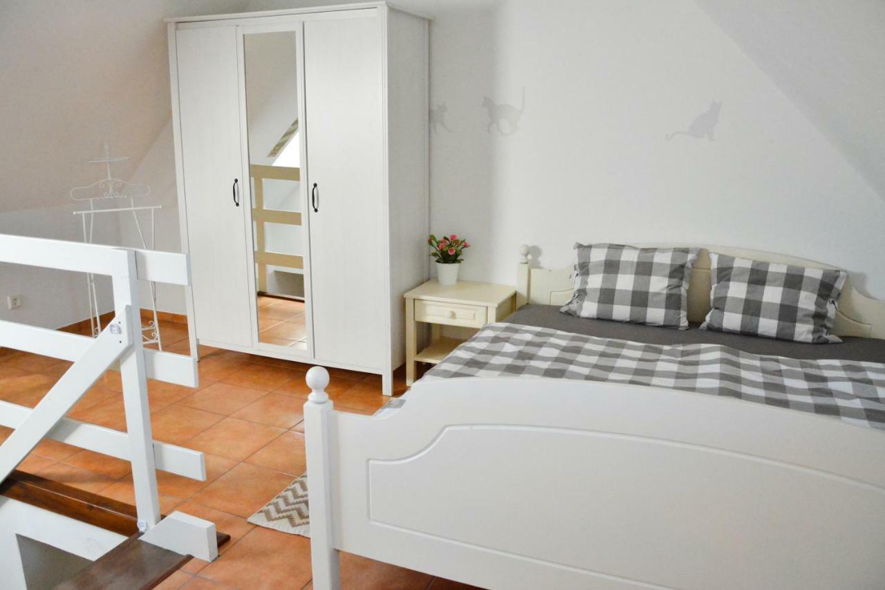 Hotel Habánský dům Dolni Vestonice Esterno foto